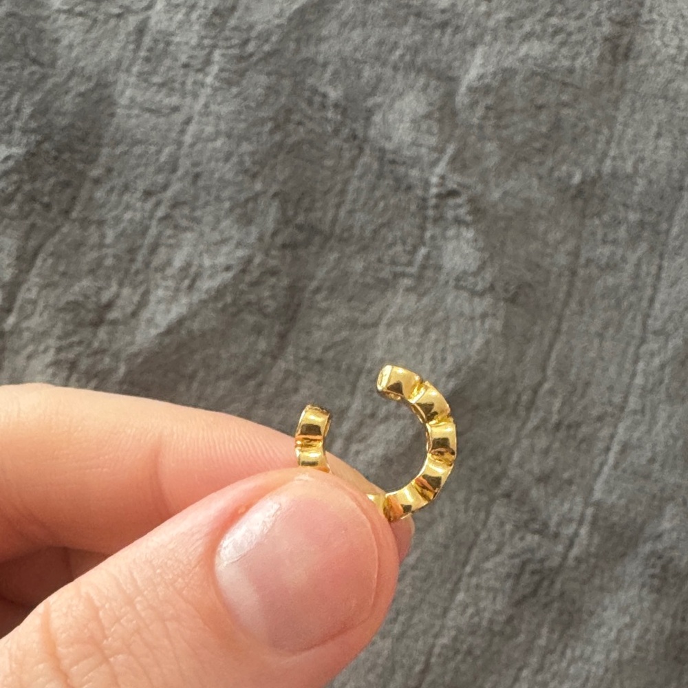 NWT Electric Picks Ear Cuff - Picture 2 of 6